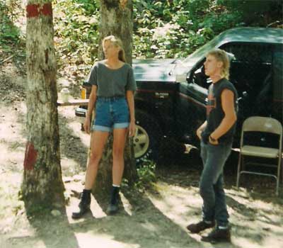 Tammy and Tony throw horseshoes